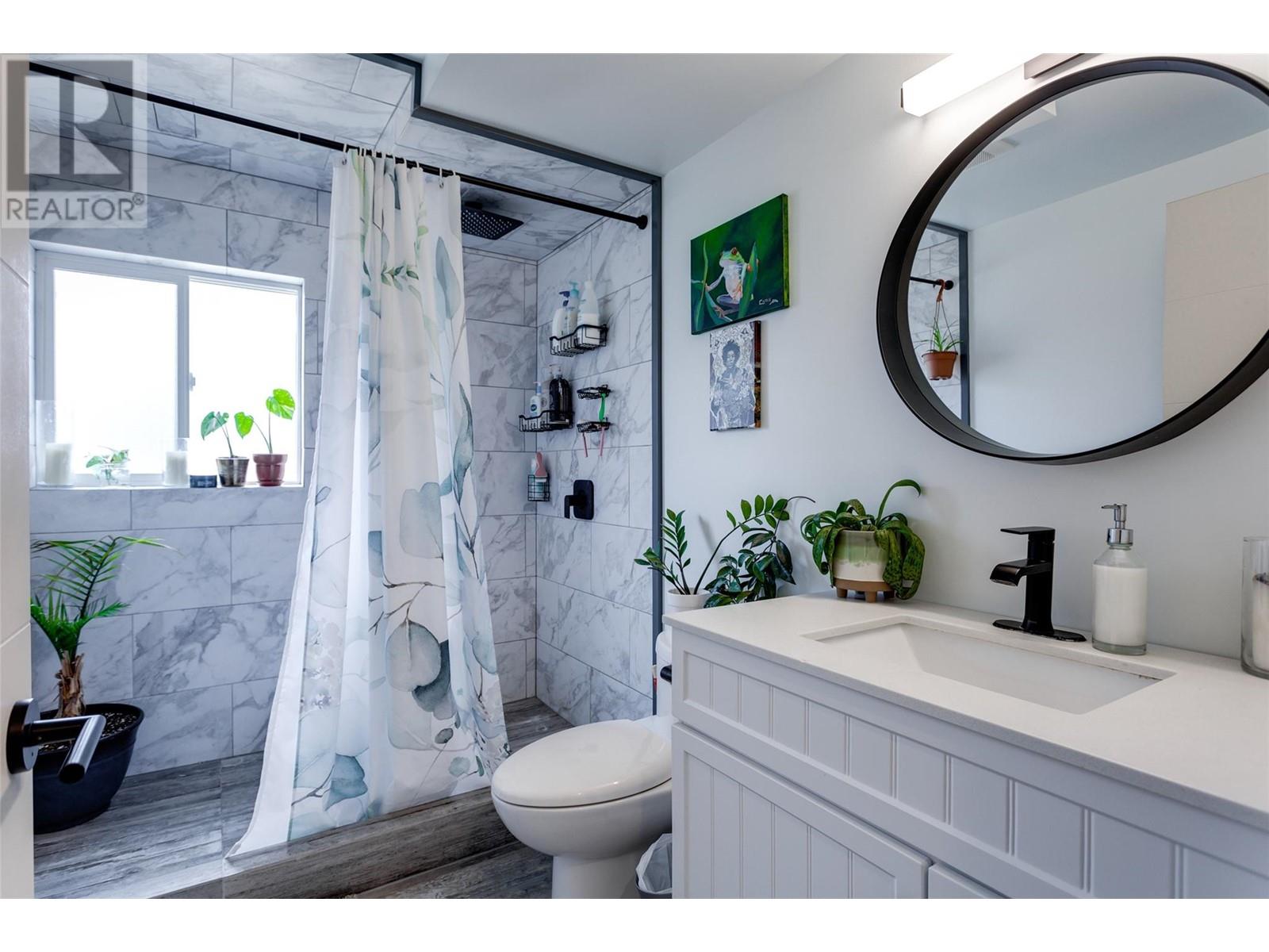 2094 Tomat Avenue, Kelowna
