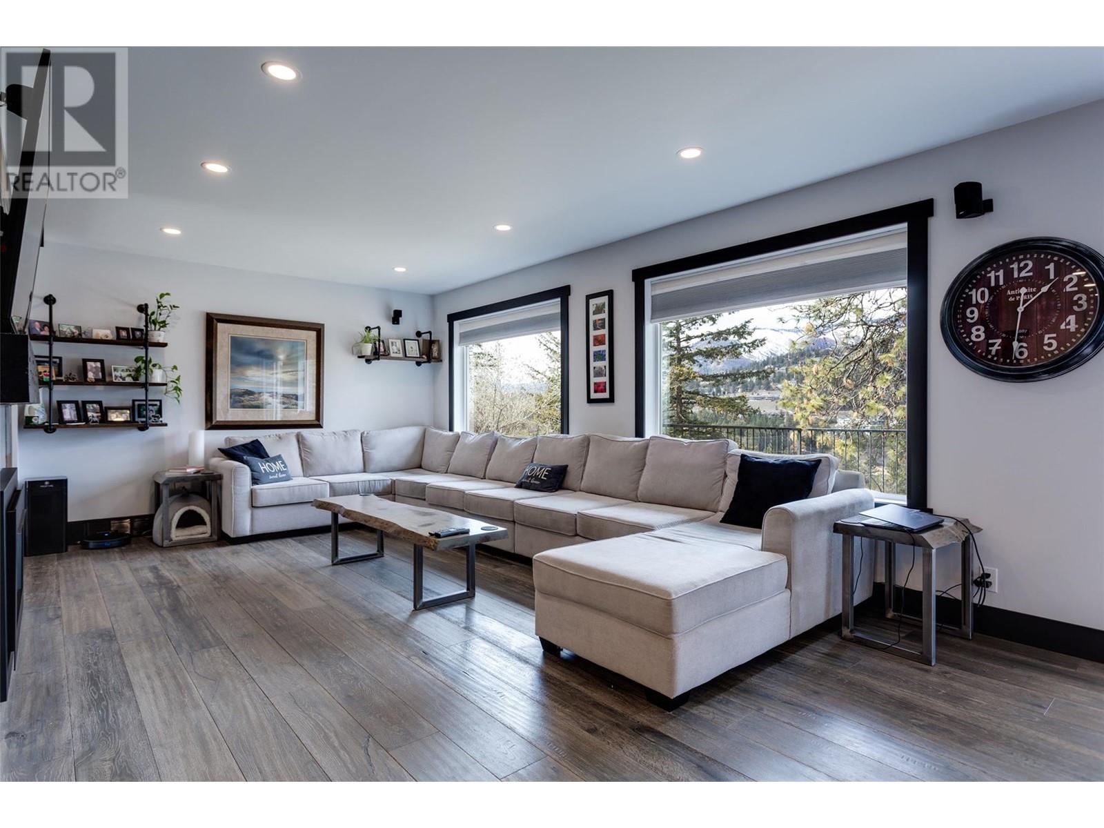  2094 Tomat Avenue, Kelowna