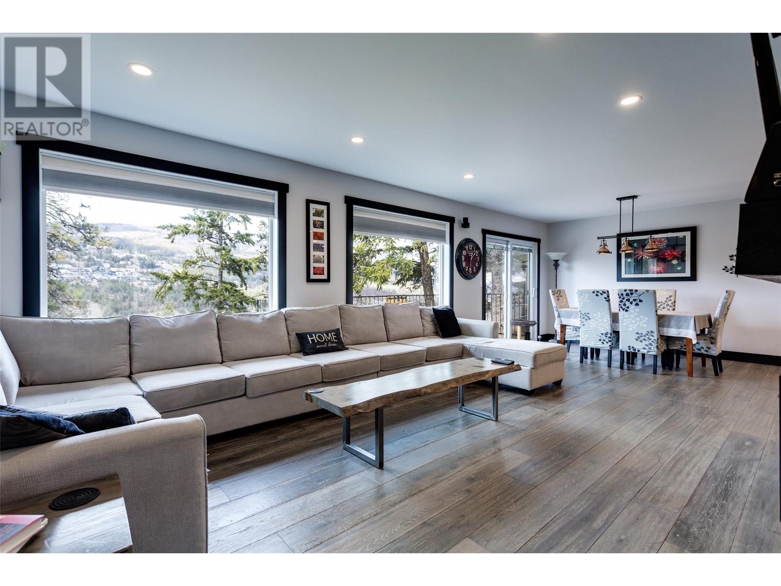  2094 Tomat Avenue, Kelowna