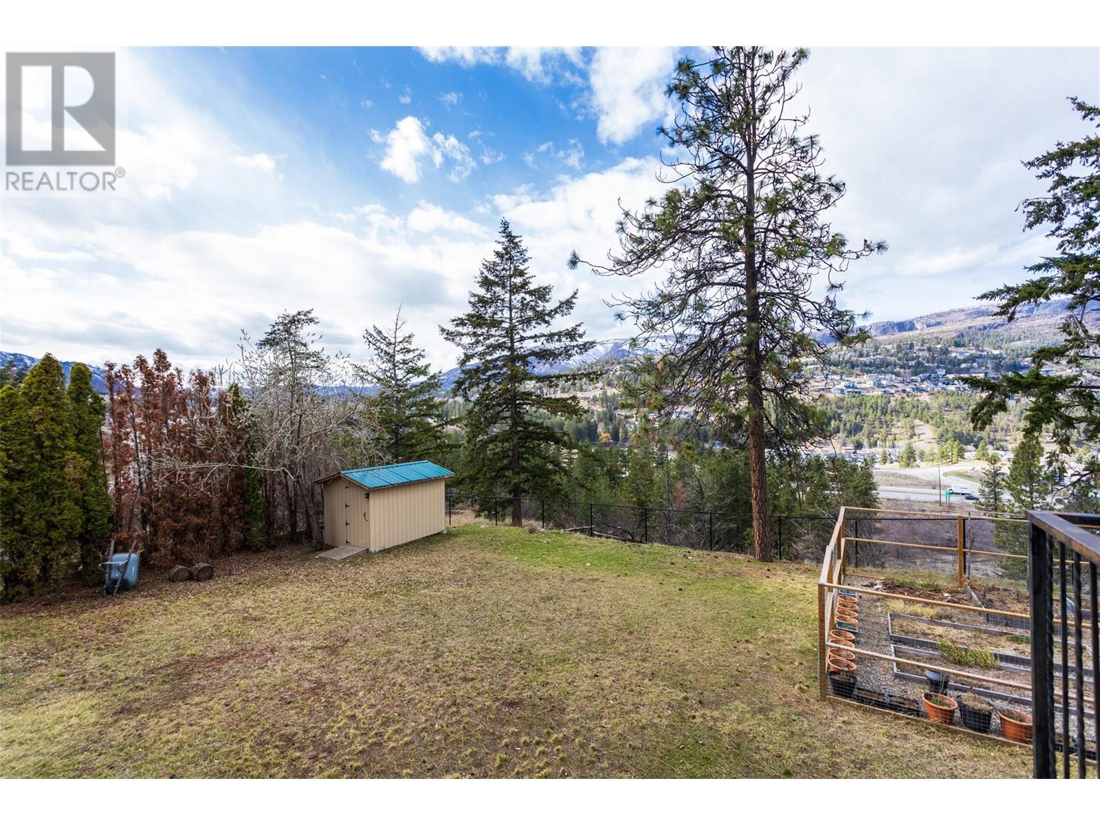  2094 Tomat Avenue, Kelowna