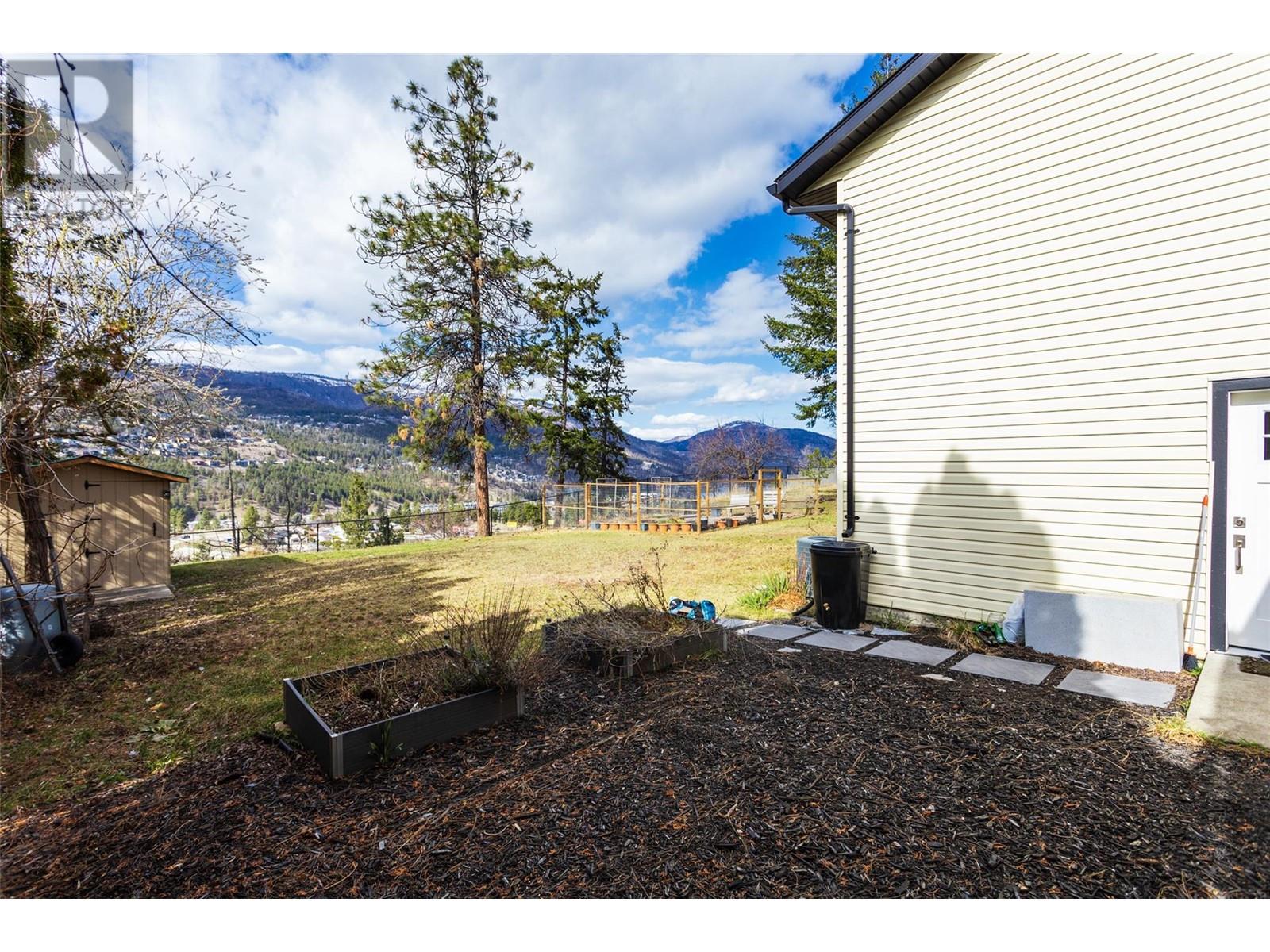  2094 Tomat Avenue, Kelowna