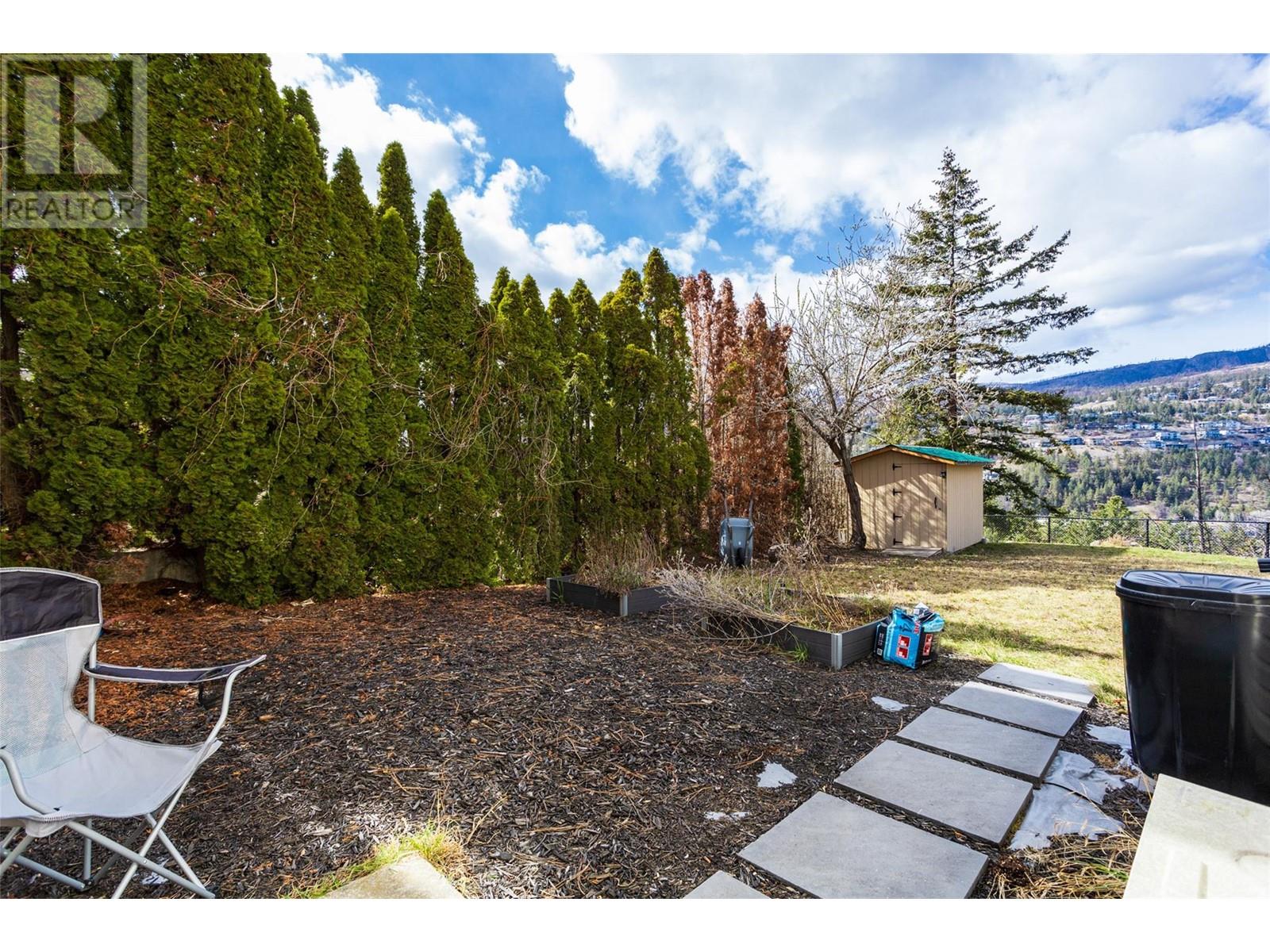  2094 Tomat Avenue, Kelowna