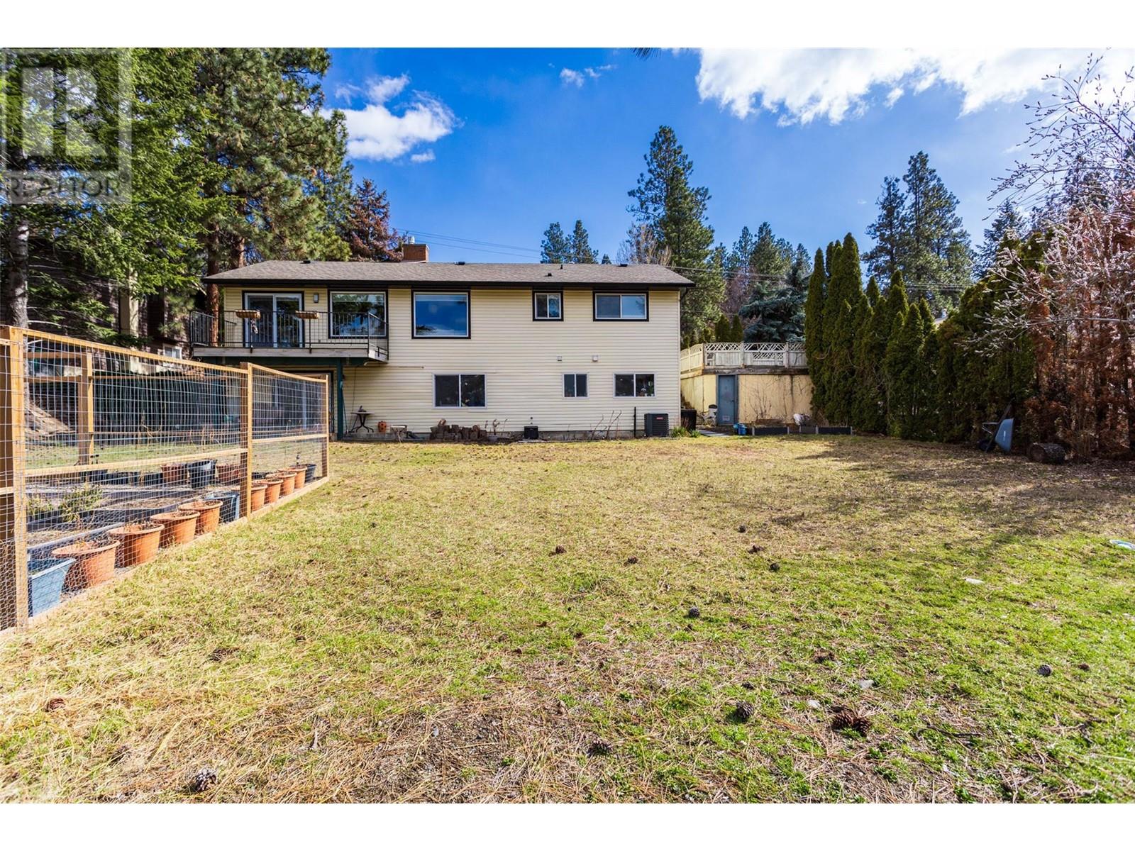  2094 Tomat Avenue, Kelowna