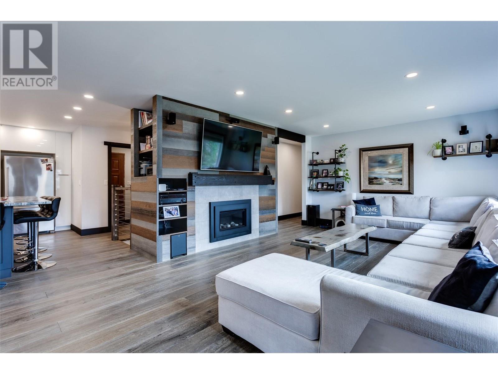  2094 Tomat Avenue, Kelowna