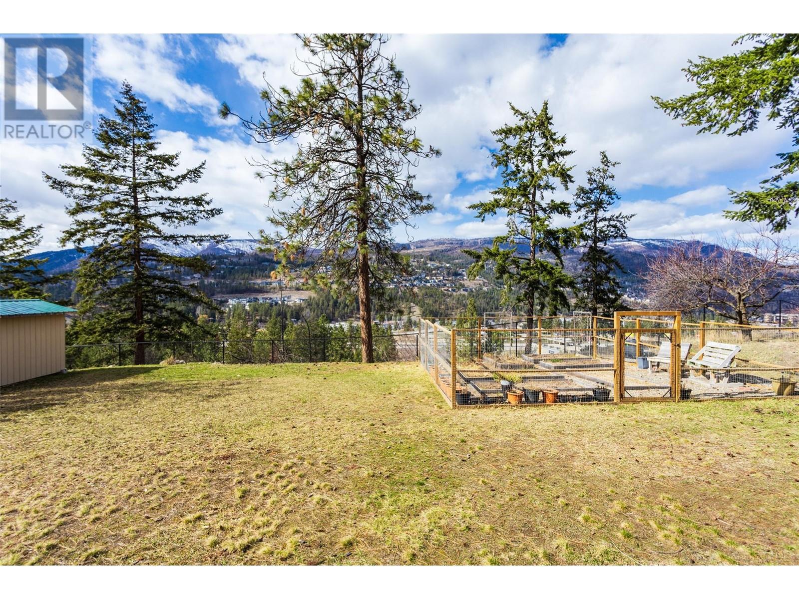  2094 Tomat Avenue, Kelowna