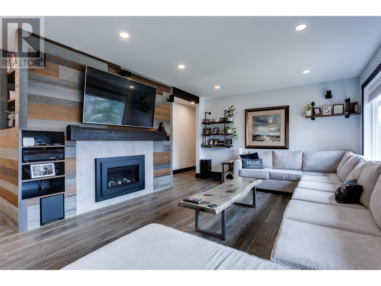  2094 Tomat Avenue, Kelowna