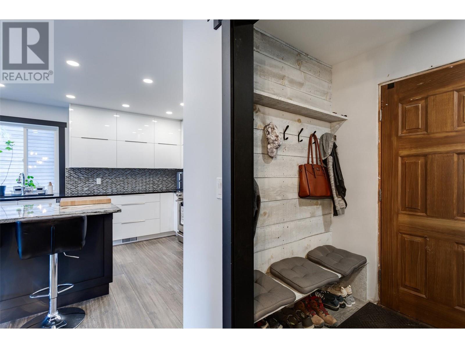  2094 Tomat Avenue, Kelowna