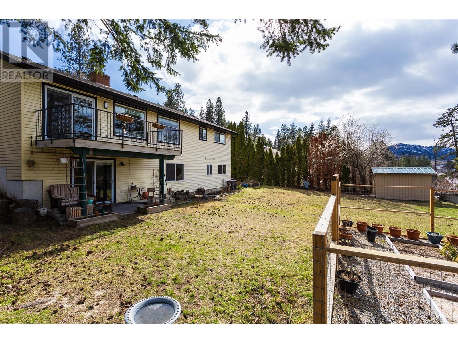  2094 Tomat Avenue, Kelowna