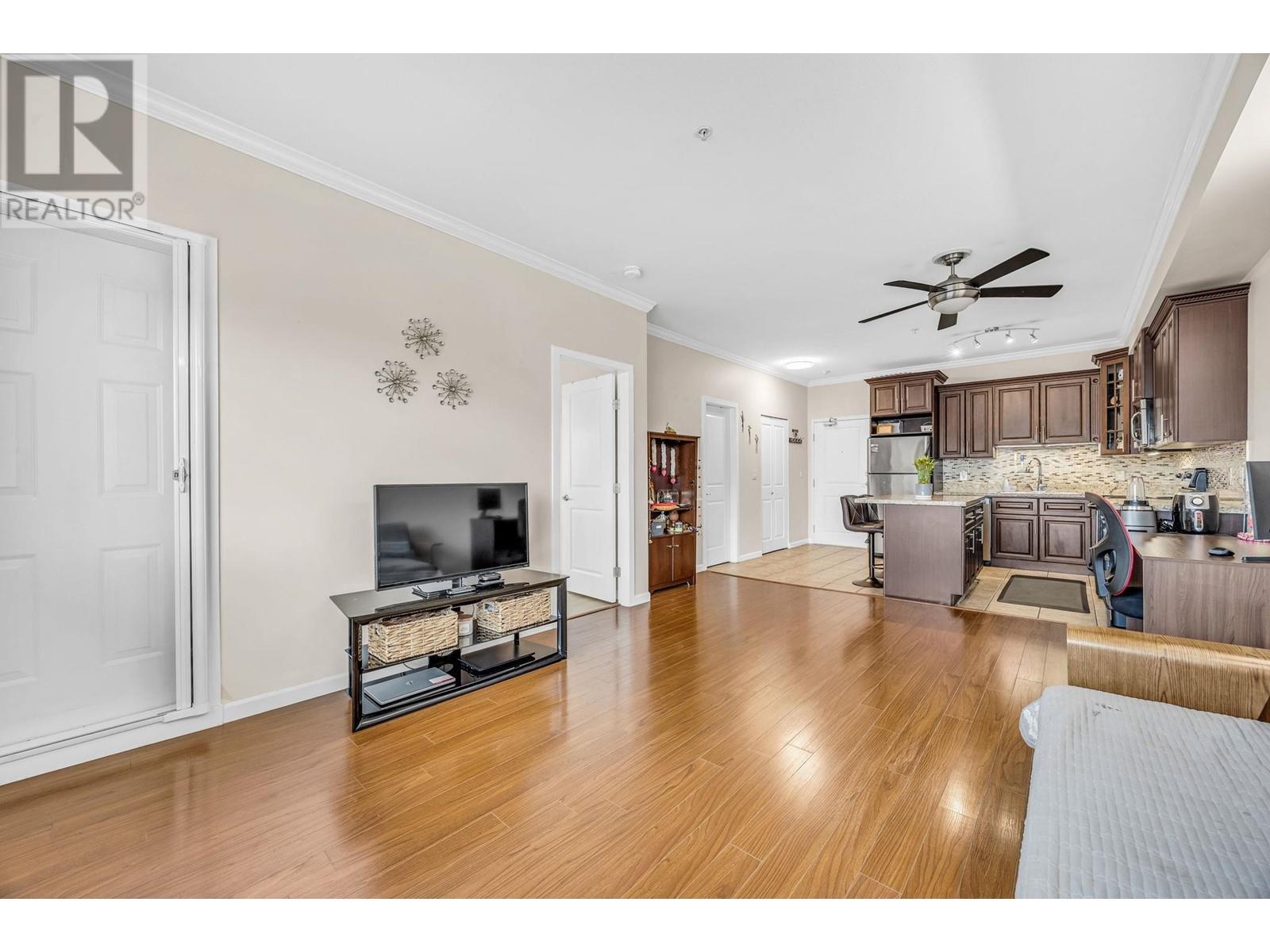 Photo 7 of 306 22363 Selkirk Avenue, Maple Ridge BC