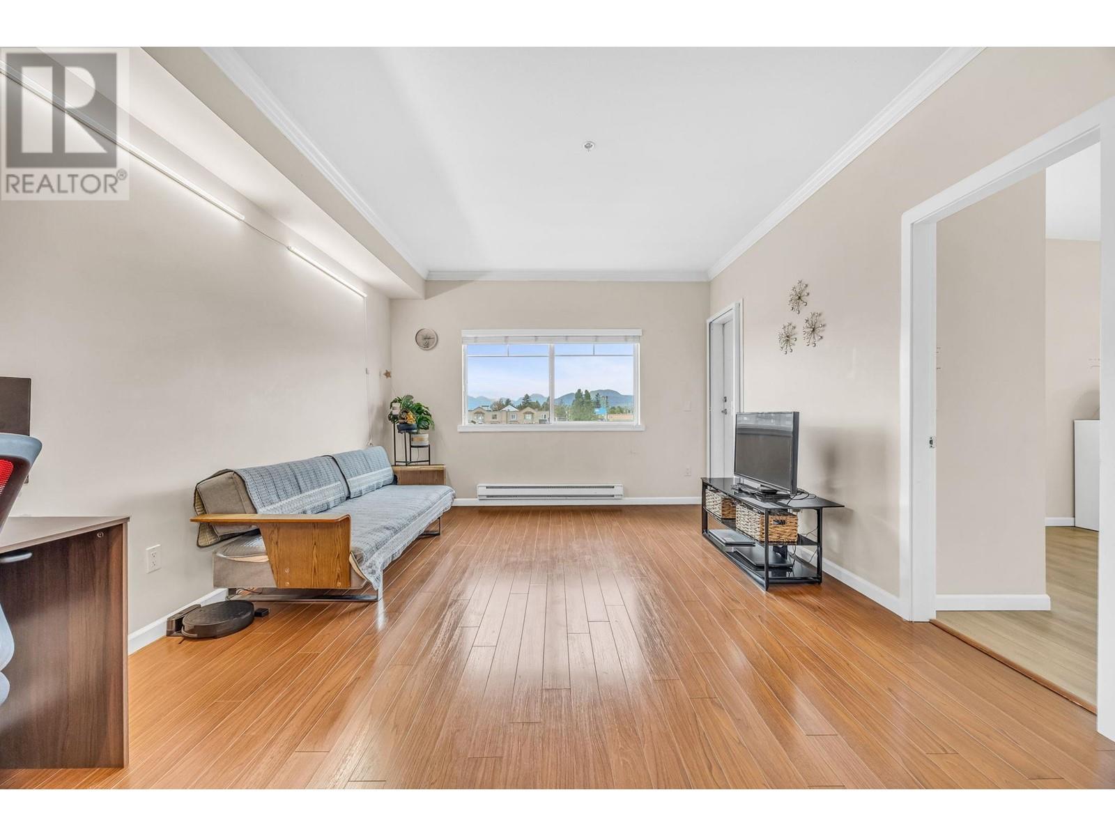 Photo 1 of 306 22363 Selkirk Avenue, Maple Ridge BC