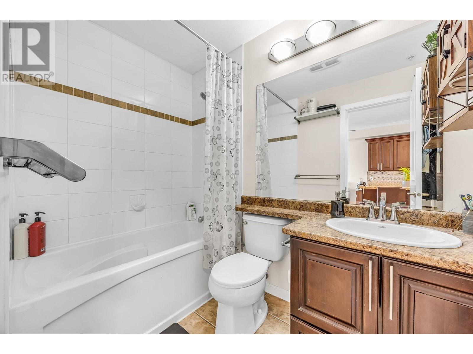 Photo 3 of 306 22363 Selkirk Avenue, Maple Ridge BC