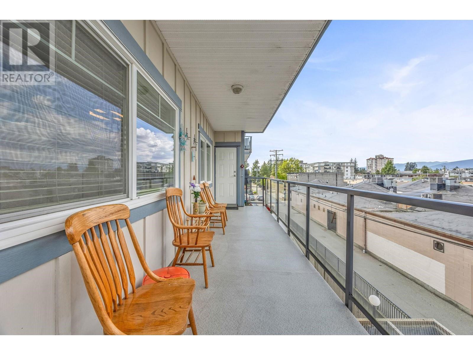 Photo 2 of 306 22363 Selkirk Avenue, Maple Ridge BC
