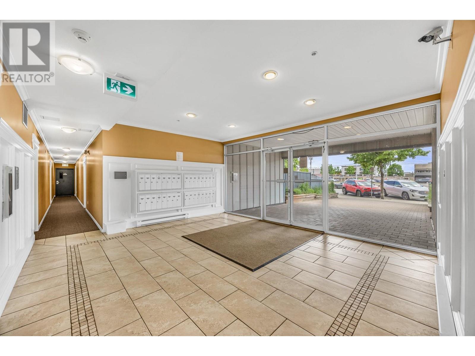 Photo 14 of 306 22363 Selkirk Avenue, Maple Ridge BC