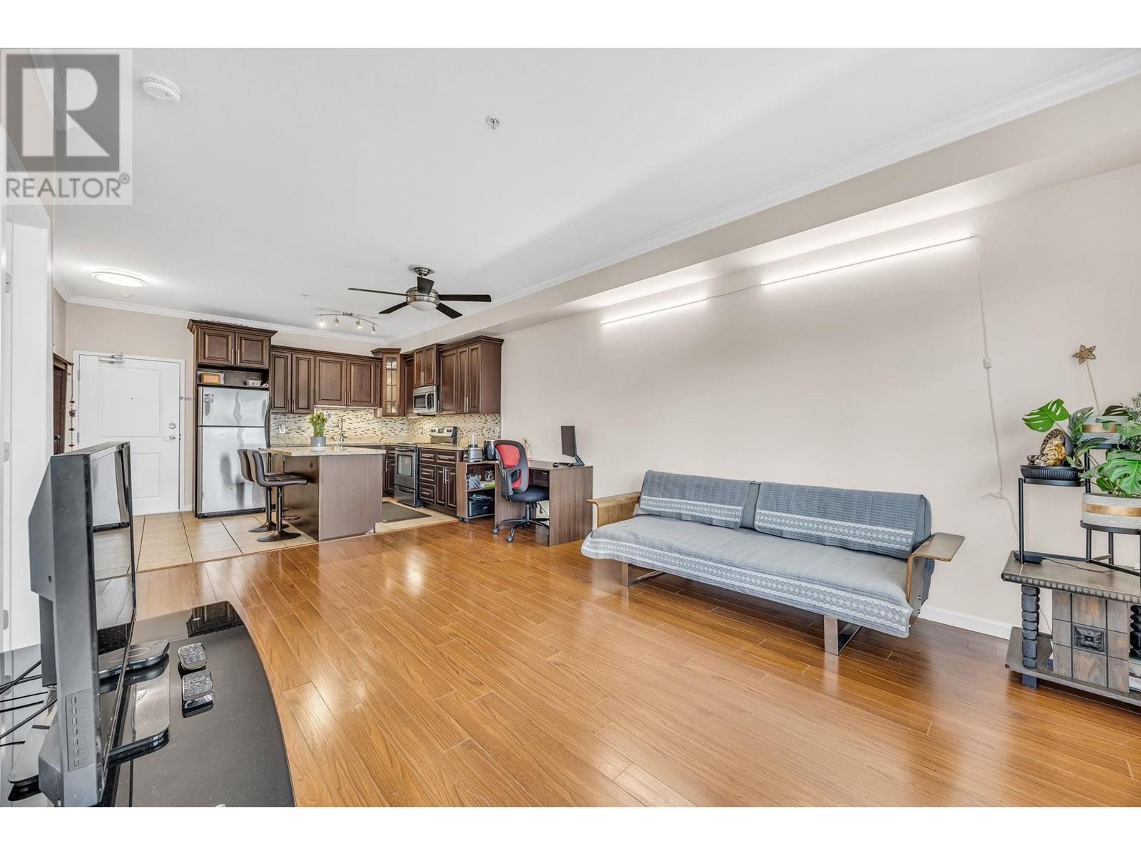 Photo 11 of 306 22363 Selkirk Avenue, Maple Ridge BC