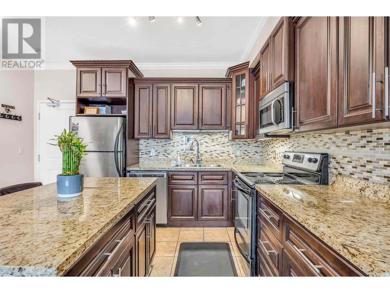 Photo 6 of 306 22363 Selkirk Avenue, Maple Ridge BC