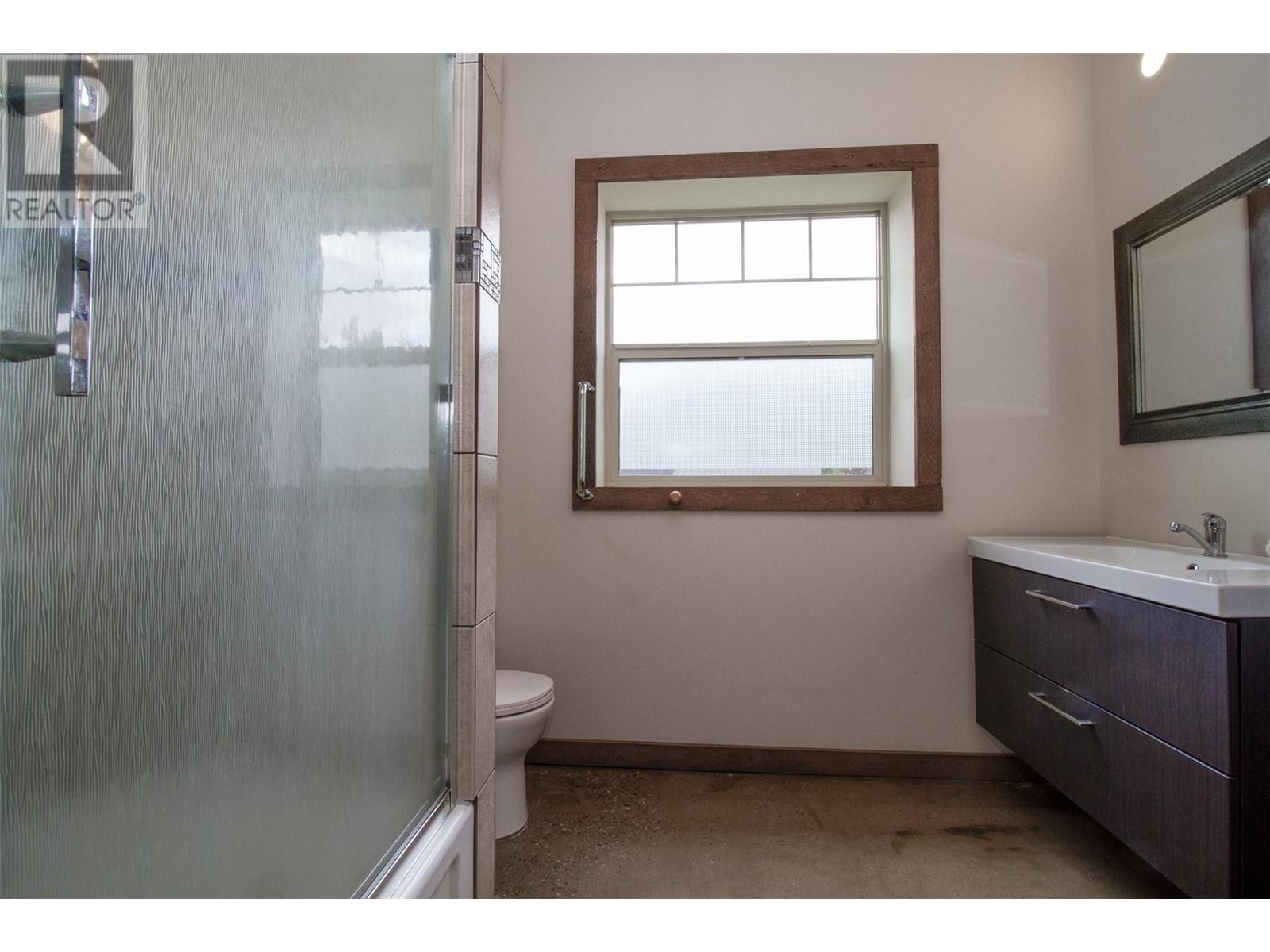 1905 Hay Road, Revelstoke