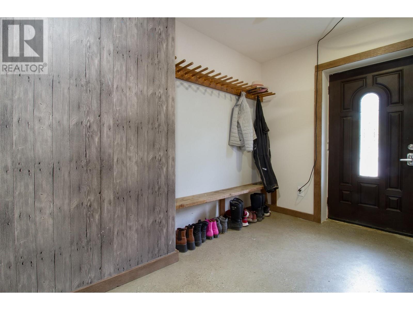 1905 Hay Road, Revelstoke