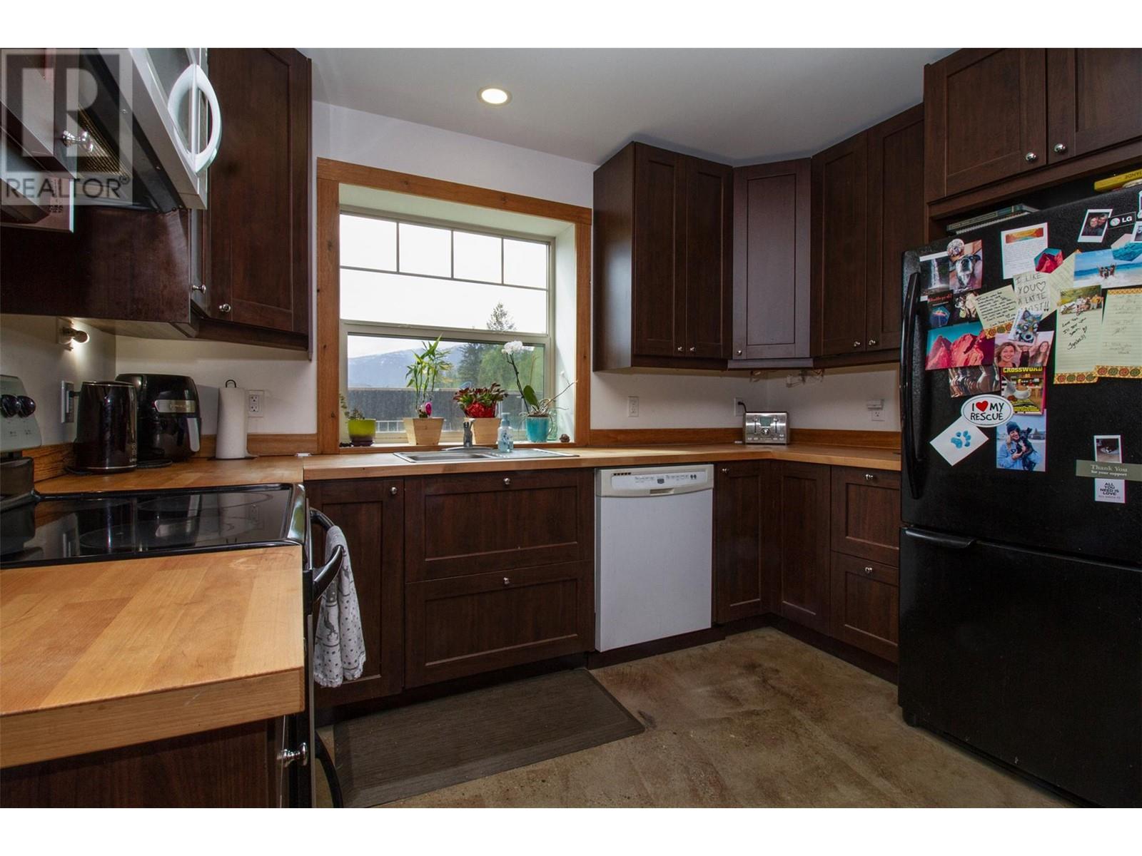 1905 Hay Road, Revelstoke