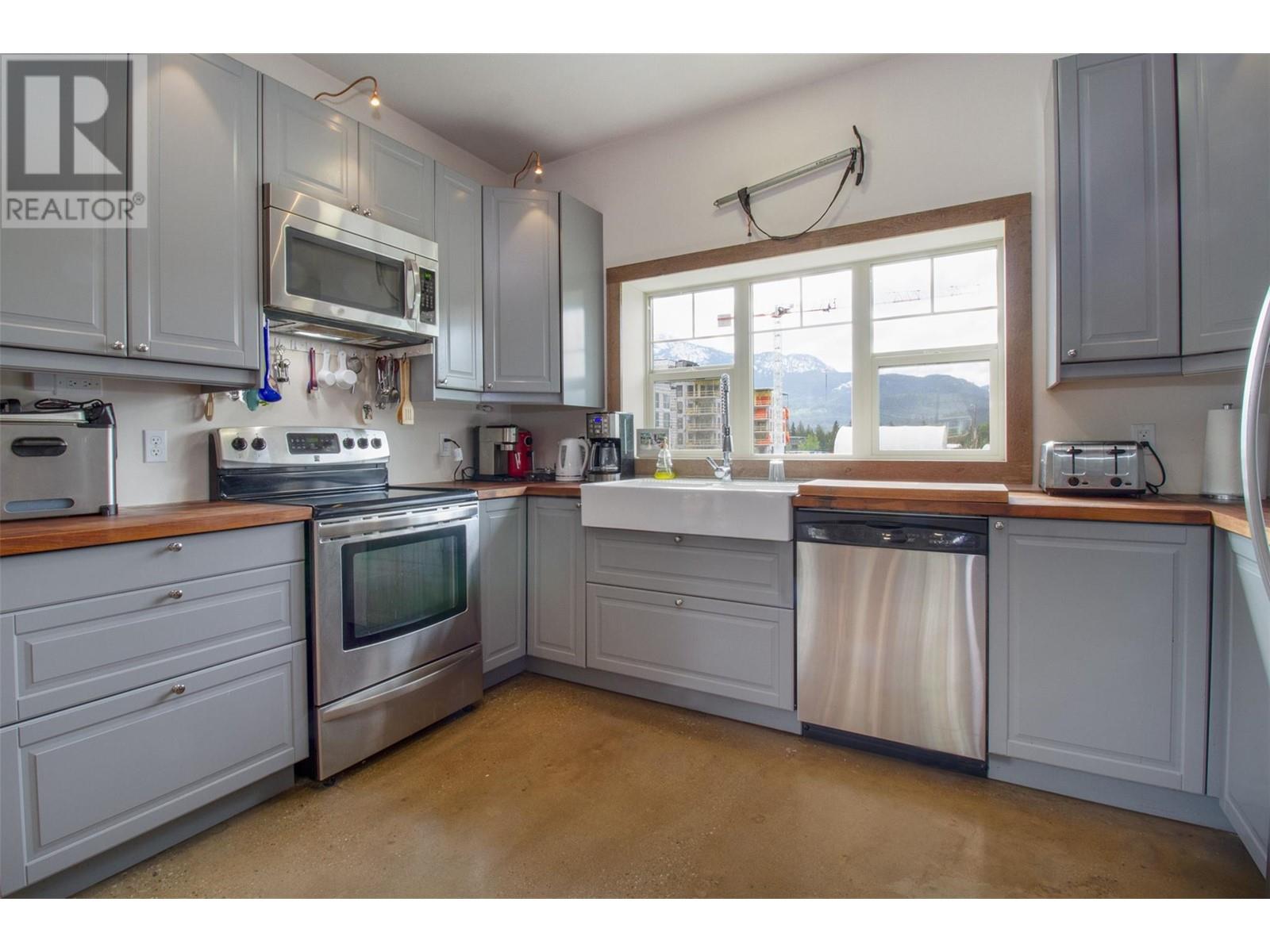 1905 Hay Road, Revelstoke