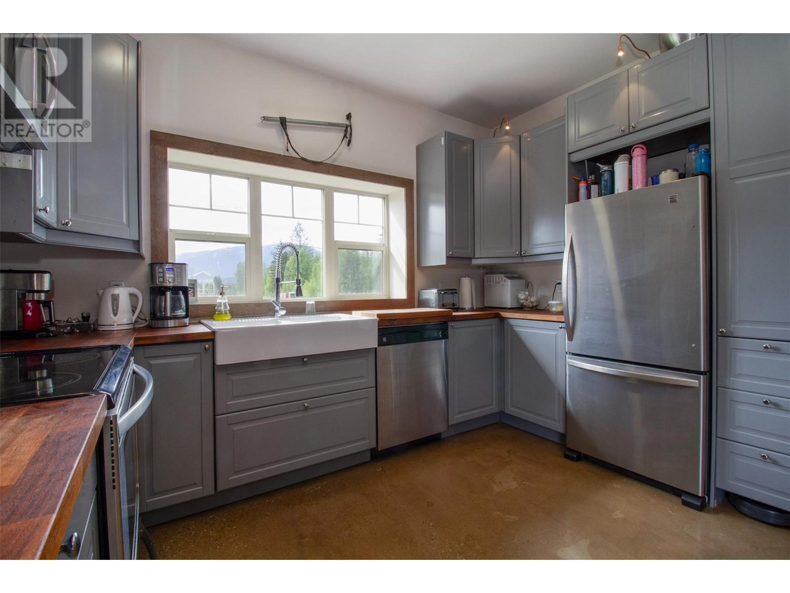 1905 Hay Road, Revelstoke
