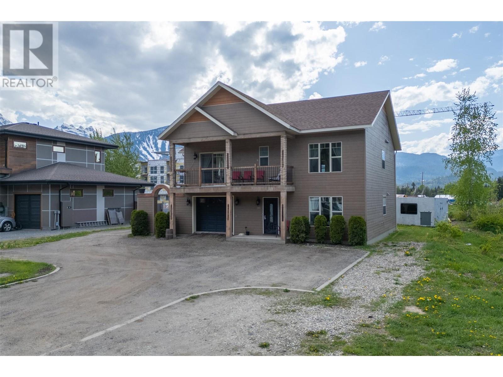 1905 Hay Road, Revelstoke