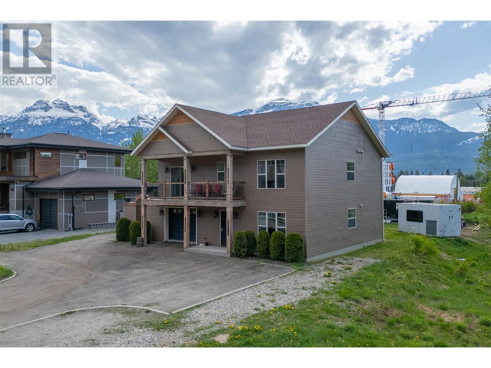 1905 Hay Road, Revelstoke