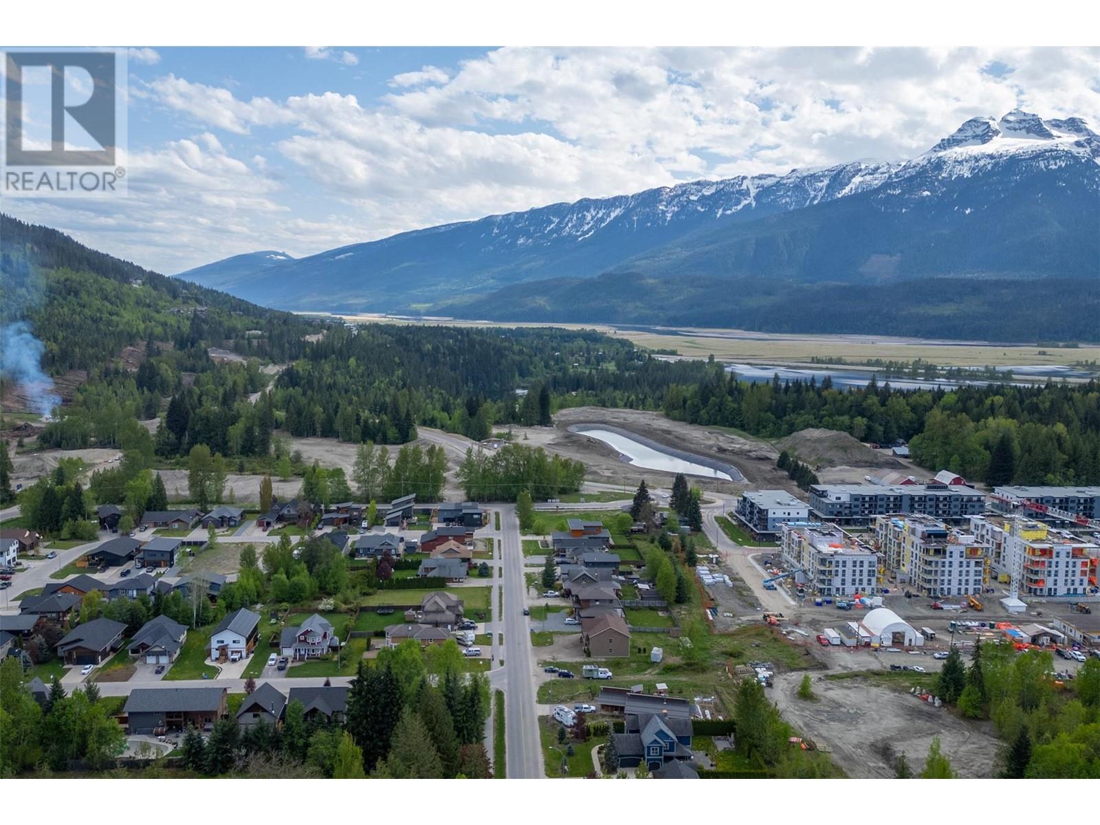 1905 Hay Road, Revelstoke