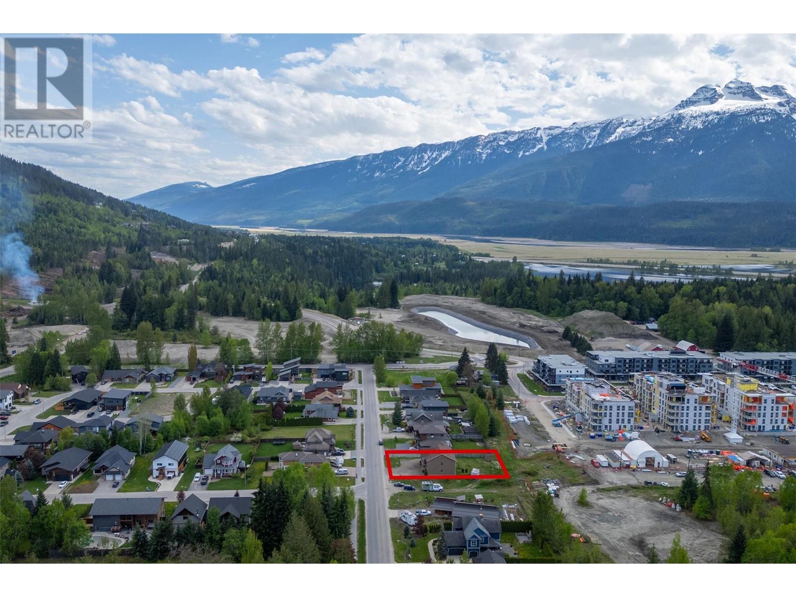 1905 Hay Road, Revelstoke