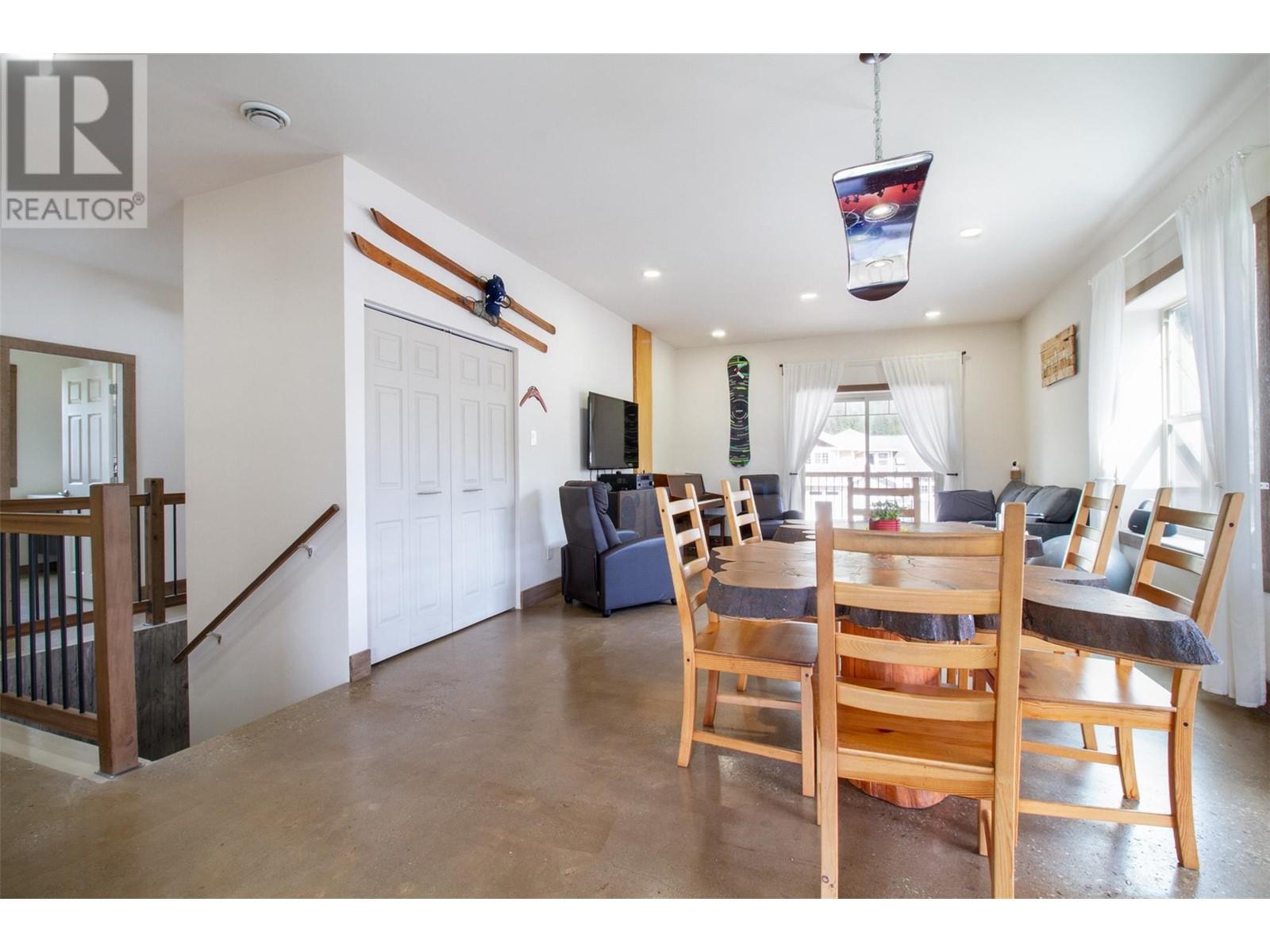 1905 Hay Road, Revelstoke