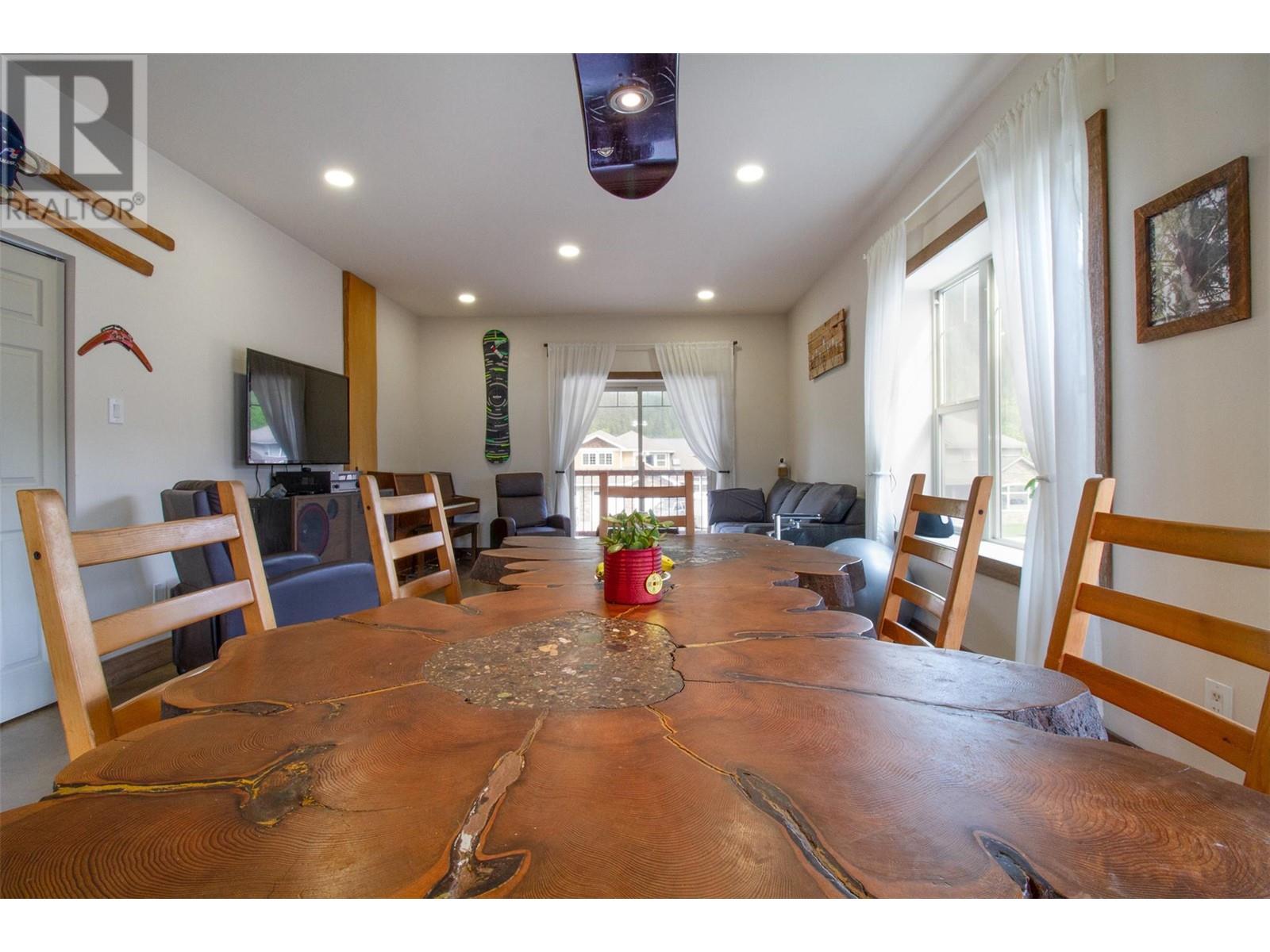 1905 Hay Road, Revelstoke