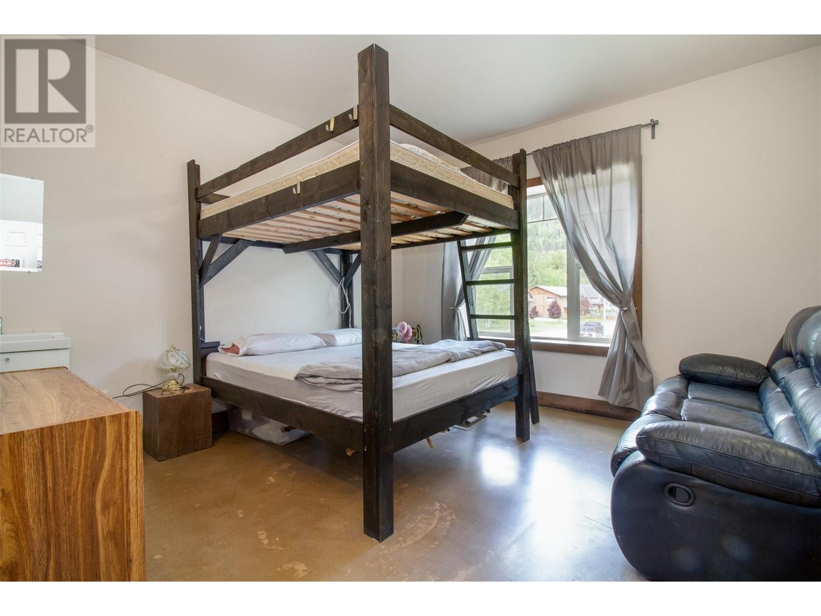 1905 Hay Road, Revelstoke