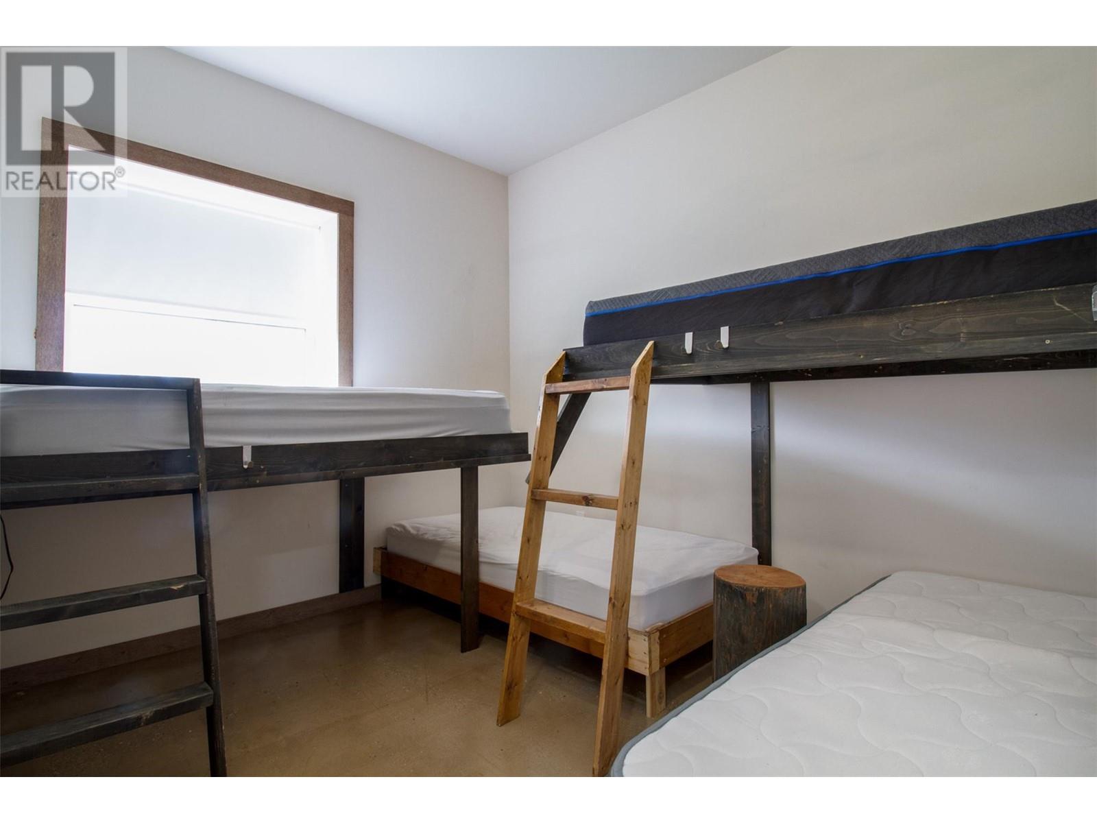 1905 Hay Road, Revelstoke