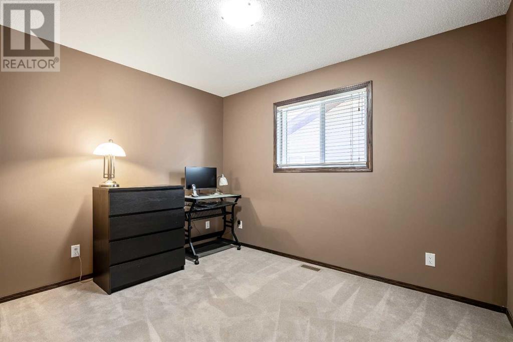 Single Family House for Sale in  Evermeadow Avenue SW Evergreen Calgary 