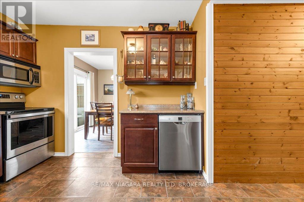Photo 8 of 53 Turner Crescent, St Catharines ON