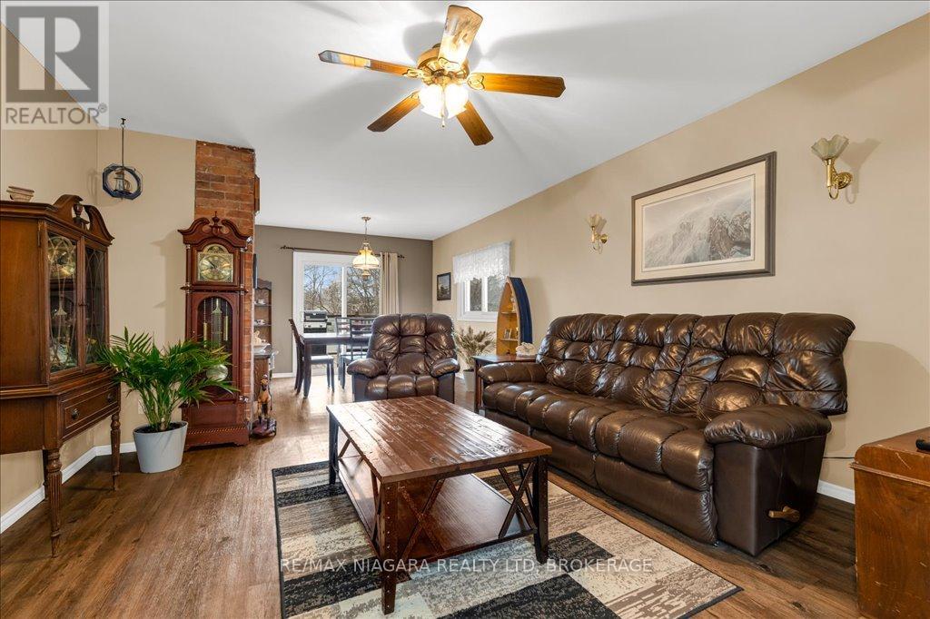 Photo 2 of 53 Turner Crescent, St Catharines ON