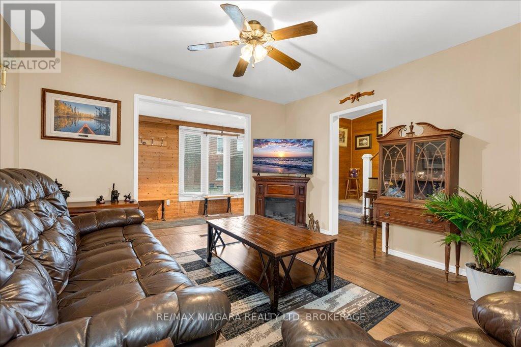 Photo 18 of 53 Turner Crescent, St Catharines ON
