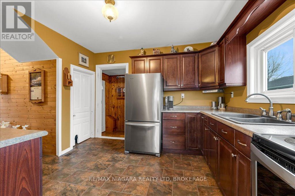 Photo 11 of 53 Turner Crescent, St Catharines ON