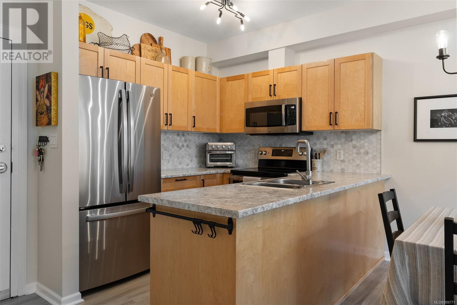 103 1959 Polo Park Court, Central Saanich