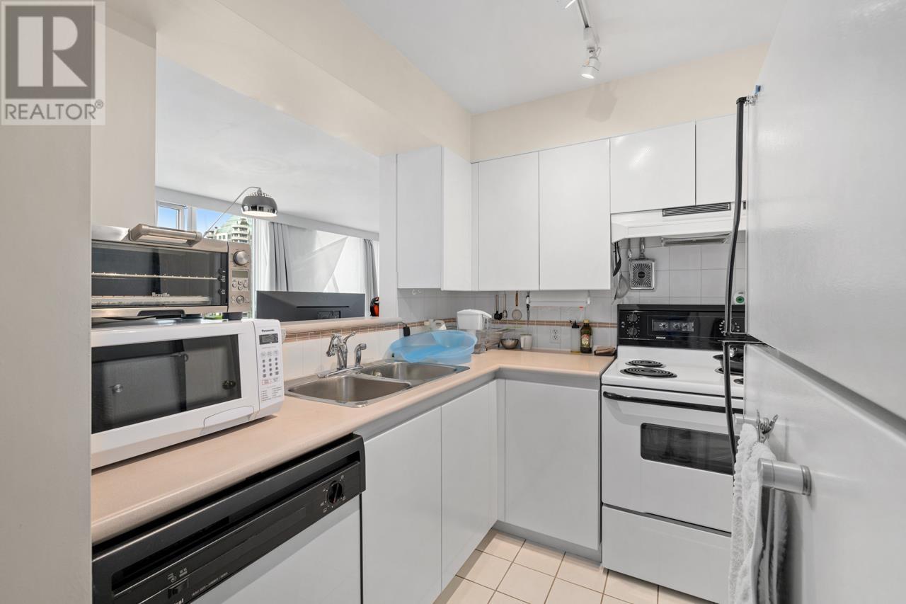 Photo 3 of 1706 888 Pacific Street, Vancouver BC