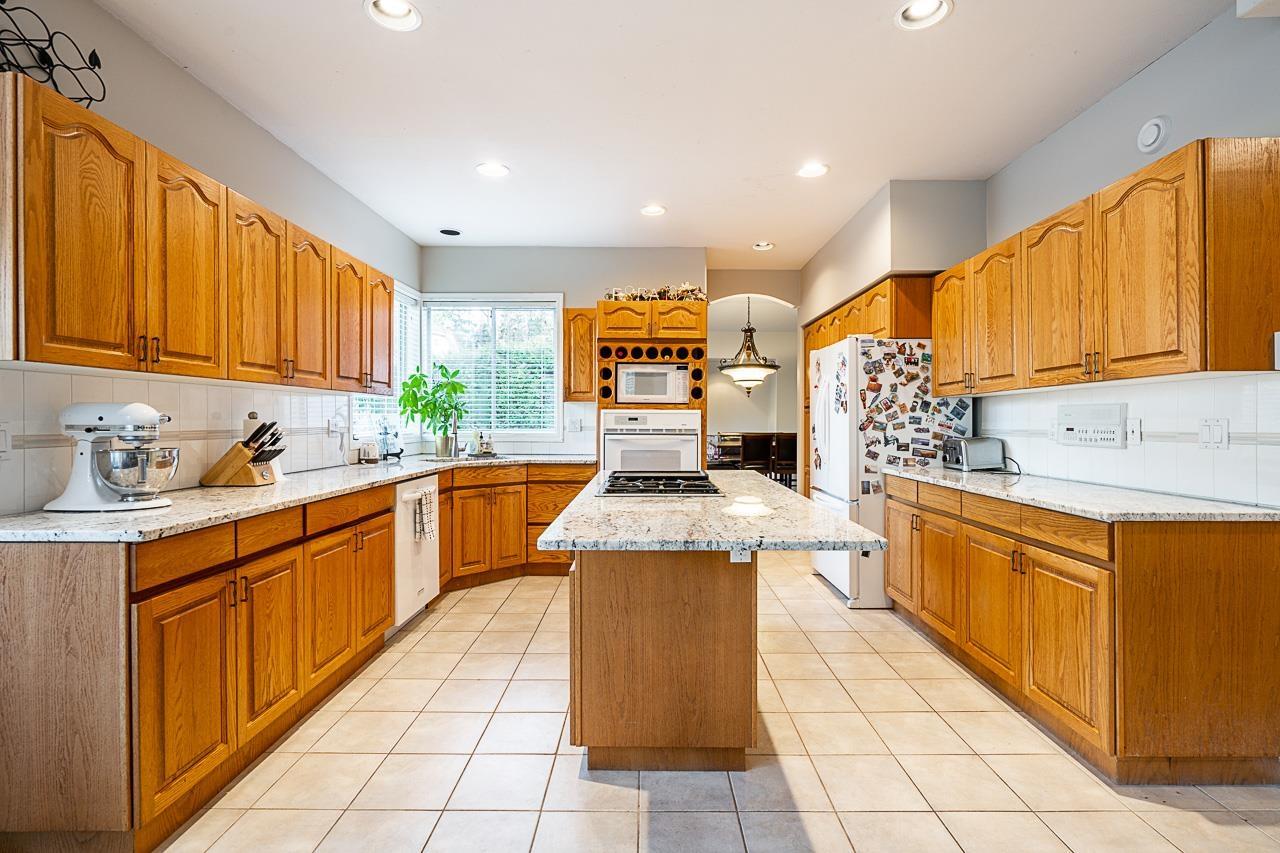 Photo 13 of 4570 Maysfield Crescent, Langley BC