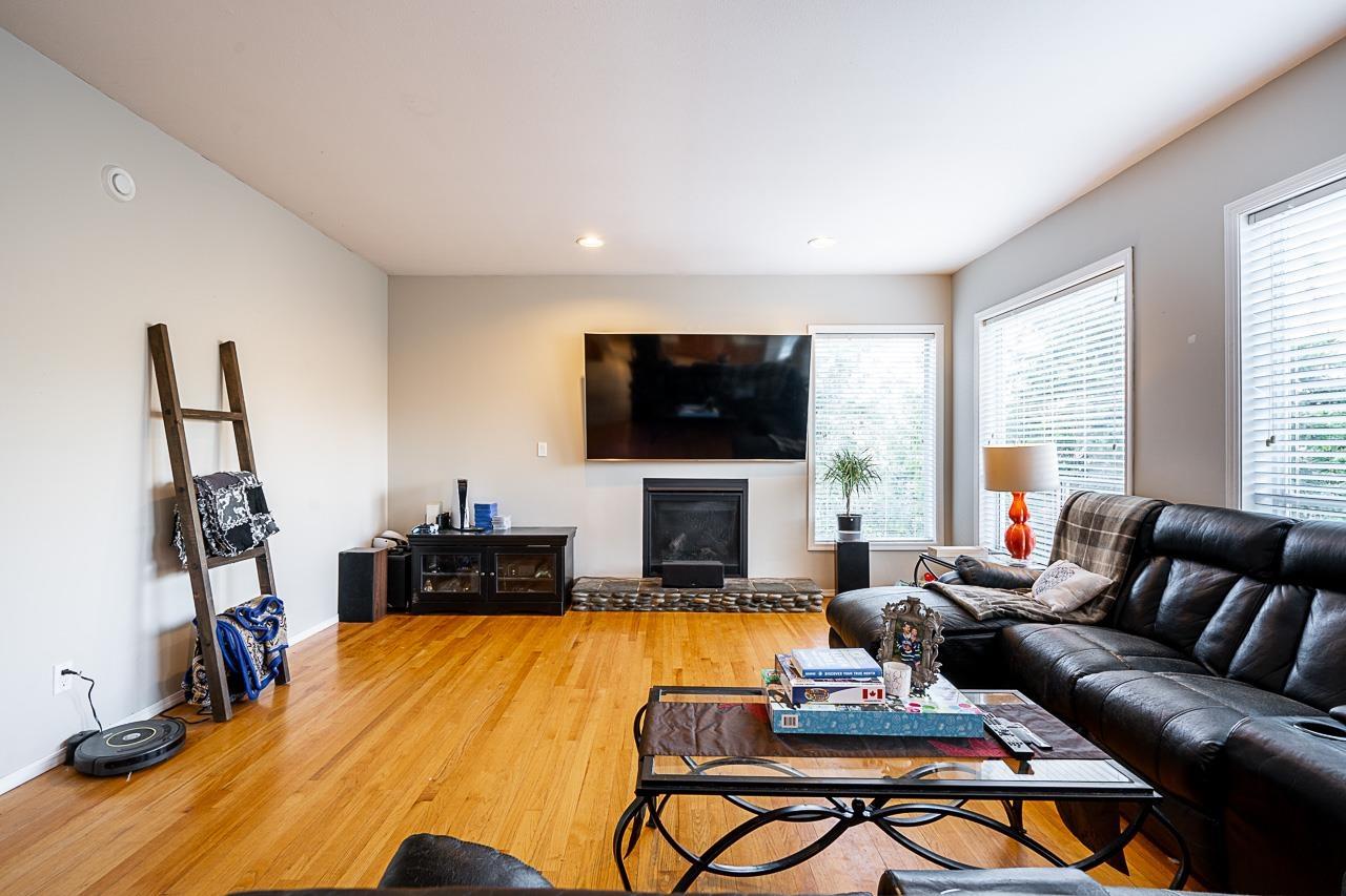 Photo 9 of 4570 Maysfield Crescent, Langley BC