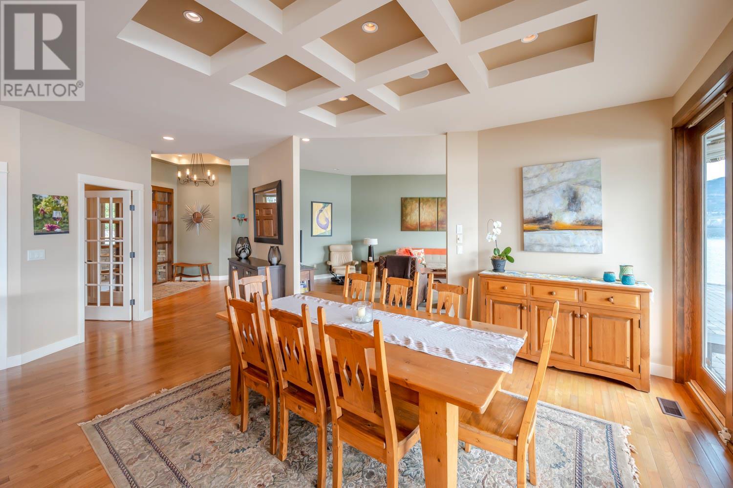  17019 Lakeshore Drive North, Summerland