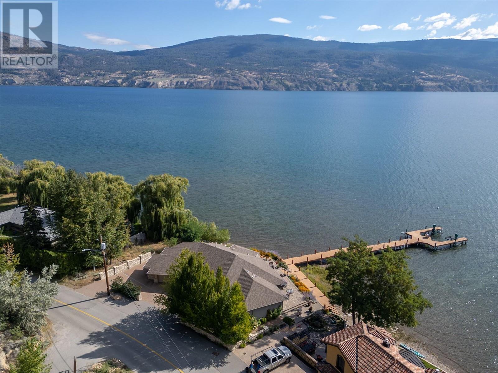  17019 Lakeshore Drive North, Summerland