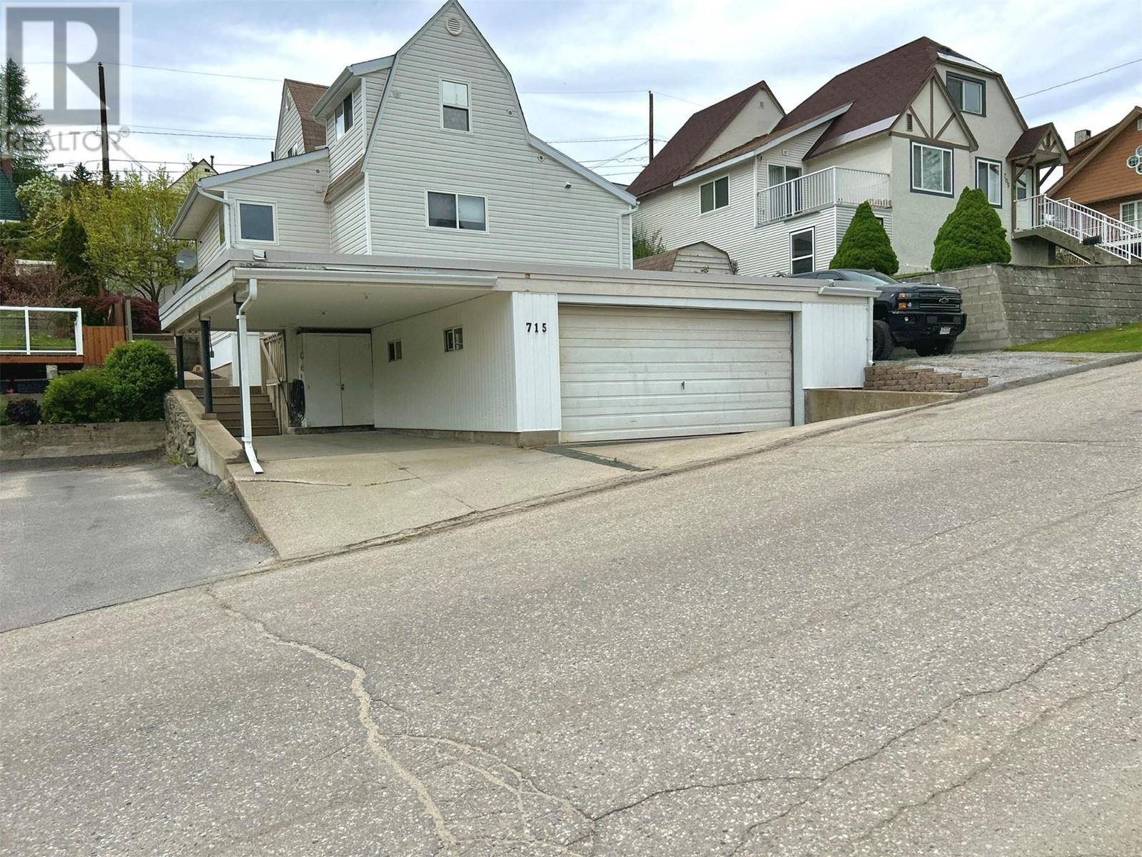 715 Shakespeare Street, Warfield