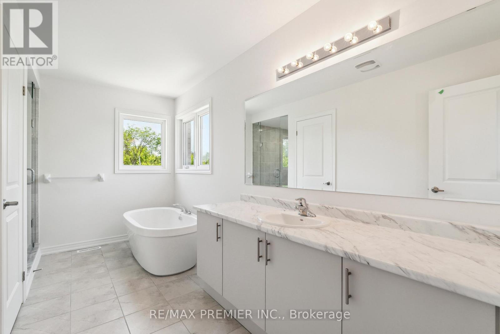 Photo 12 of 52 Baycroft Boulevard, Essa ON