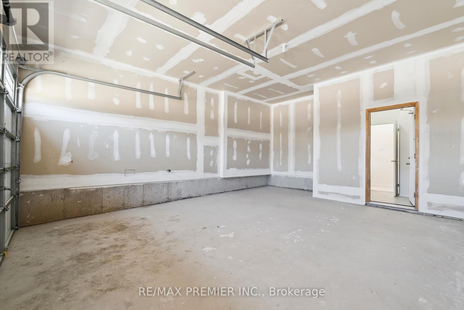 Photo 13 of 52 Baycroft Boulevard, Essa ON