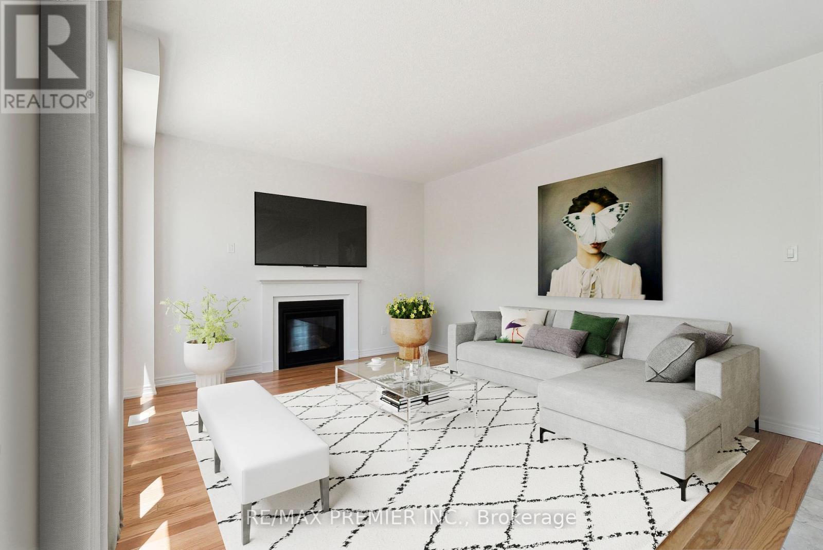 Photo 4 of 52 Baycroft Boulevard, Essa ON