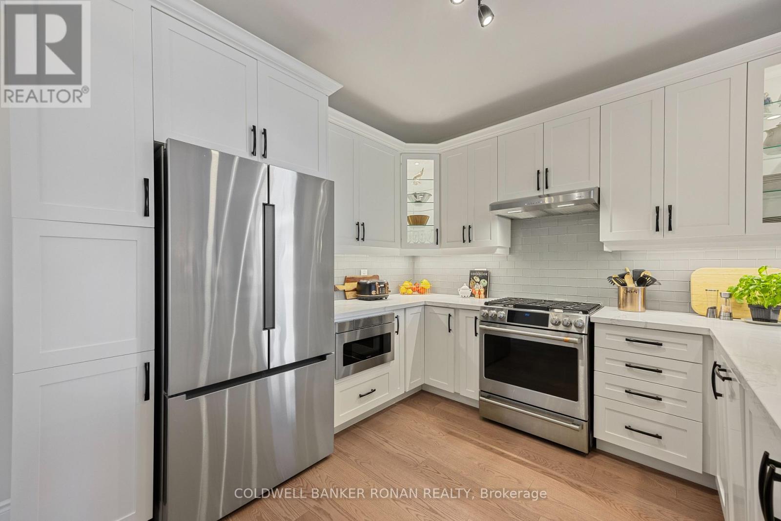 Photo 8 of 20 114 Summerhill Drive, New Tecumseth ON