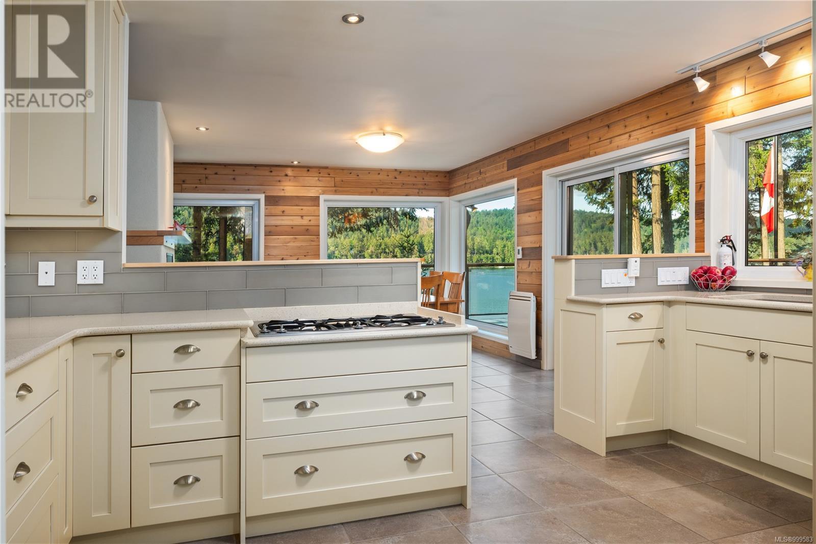 Photo 23 of 5026 Limberis Dr, Ladysmith BC