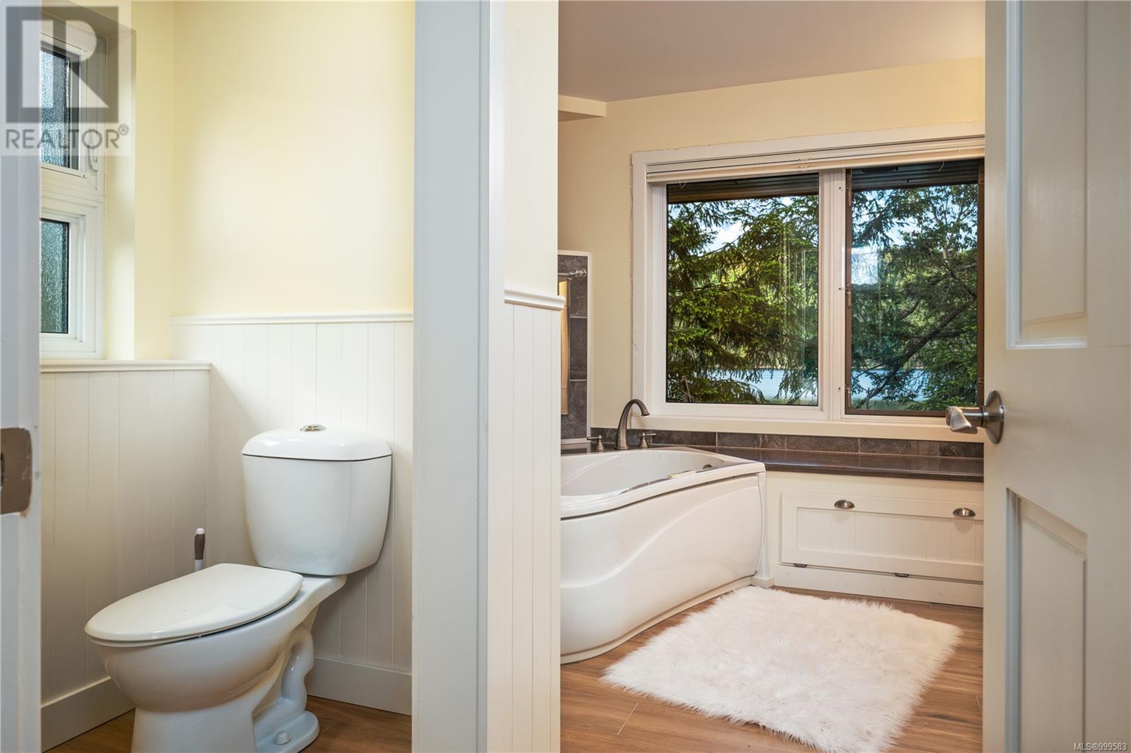 Photo 18 of 5026 Limberis Dr, Ladysmith BC